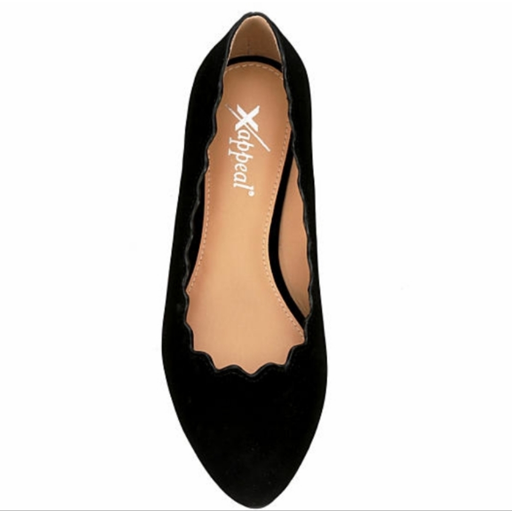 Like New Xappeal Amanda women's flat size 8.5M